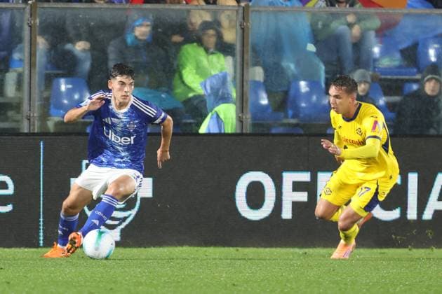 ComoÕs ComoÕs Alex Valle during the Serie A soccer match between Como and Verona at the Giuseppe Sinigaglia stadium in Como, north Italy - October 29, 2025 - Soccer.  Copyright: xAntonioxSaiai LaPressex