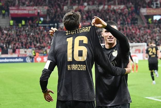 29.10.2025, xhbx, Fussball DFB Pokal 2.Runde, FSV Mainz 05 - VfB Stuttgart v.l. Torjubel, Goal celebration, celebrate the goal 0:2 durch Atakan Karazor (VfB Stuttgart) (DFL DFB REGULATIONS PROHIBIT ANY USE OF PHOTOGRAPHS as IMAGE SEQUENCES and or QUASI-VIDEO) Mainz