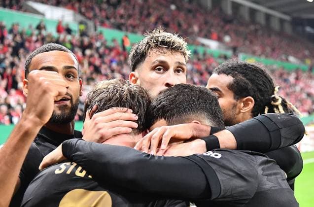 29.10.2025, xhbx, Fussball DFB Pokal 2.Runde, FSV Mainz 05 - VfB Stuttgart v.l. Torjubel, Goal celebration, celebrate the goal 0:2 durch Atakan Karazor (VfB Stuttgart) (DFL DFB REGULATIONS PROHIBIT ANY USE OF PHOTOGRAPHS as IMAGE SEQUENCES and or QUASI-VIDEO) Mainz