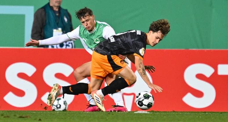 29.10.2025 - Fussball - Saison 2025 2026 - DFB Pokal Vereinspokal - 02. Runde: SpVgg Greuther Fürth ( Kleeblatt ) - 1. FC Kaiserslautern FCK ( Rote Teufel ) - Sportfoto Zink - xwoxzix - regulations prohibit any use of photographs as image sequences and or quasi-video - Lukas Reich (2, SpVgg Greuther Fürth ) Florian Kleinhansl (3, 1. FC Kaiserslautern FCK )