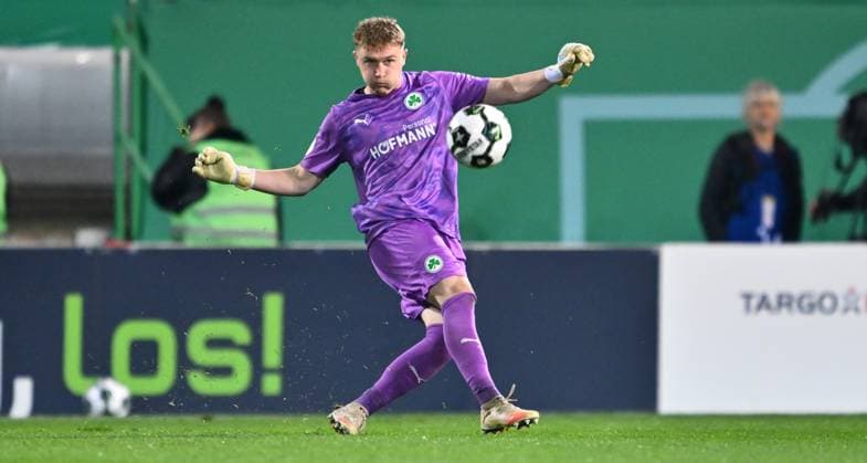29.10.2025 - Fussball - Saison 2025 2026 - DFB Pokal Vereinspokal - 02. Runde: SpVgg Greuther Fürth ( Kleeblatt ) - 1. FC Kaiserslautern FCK ( Rote Teufel ) - Sportfoto Zink - xwoxzix - regulations prohibit any use of photographs as image sequences and or quasi-video - Silas Prüfrock (43, SpVgg Greuther Fürth )