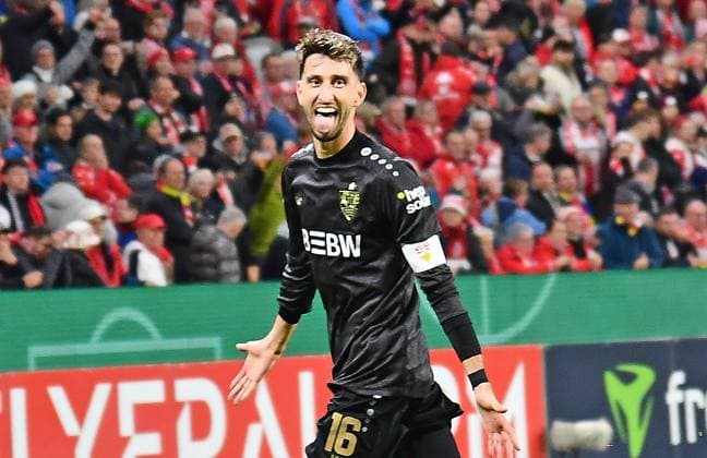 29.10.2025, xhbx, Fussball DFB Pokal 2.Runde, FSV Mainz 05 - VfB Stuttgart v.l. Torjubel, Goal celebration, celebrate the goal 0:2 durch Atakan Karazor (VfB Stuttgart) (DFL DFB REGULATIONS PROHIBIT ANY USE OF PHOTOGRAPHS as IMAGE SEQUENCES and or QUASI-VIDEO) Mainz