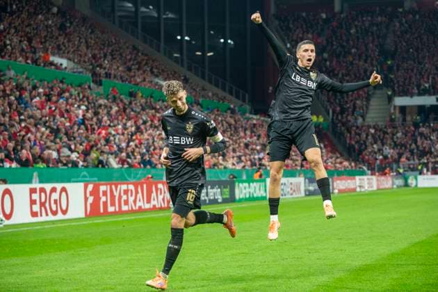 GER, Mainz, Fußball, DFB-Pokal, 2. Hauptrunde, FSV Mainz 05 vs. VFB Stuttgart im Bild v.l.: Atakan Karazor (VFB Stuttgart 16), Bilal El Khannouss (VFB Stuttgart 11), Torjubel 29.10.2025, MEWA-Arena Mainz DFB REGULATIONS PROHIBIT ANY USE OF PHOTOGRAPHS AS IMAGE SEQUENCES AND OR QUASI-VIDEO, *** GER, Mainz, Soccer, DFB Cup, 2nd main round, FSV Mainz 05 vs VFB Stuttgart in the picture from l Atakan Karazor VFB Stuttgart 16 , Bilal El Khannouss VFB Stuttgart 11 , Goal celebration 29 10 2025, MEWA Arena Mainz DFB REGULATIONS PROHIBIT ANY USE OF PHOTOGRAPHS AS IMAGE SEQUENCES AND OR QUASI VIDEO, Copyright: HMBxMedia PaulxFritz