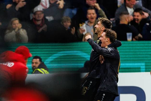 DFB Pokal: 1. FSV Mainz 05 vs. VfB Stuttgart, 29.10.2025 MAINZ, DEUTSCHLAND - OCTOBER 29: Atakan Karazor (VfB Stuttgart, 16) celebrates scoring his team s second goal with teammates during the DFB Pokal match between DFB Pokal: 1. FSV Mainz 05 vs. VfB Stuttgart at MEWA Arena on matchday 2 of the DFB Pokal on October 29, 2025 in Mainz, Deutschland. DFL REGULATIONS PROHIBIT ANY USE OF PHOTOGRAPHS AS IMAGE SEQUENCES AND OR QUASI-VIDEO. Copyright: xBEAUTIFULxSPORTS Hahnex