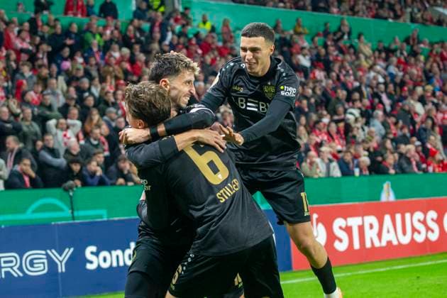 GER, Mainz, Fußball, DFB-Pokal, 2. Hauptrunde, FSV Mainz 05 vs. VFB Stuttgart im Bild v.l.: Atakan Karazor (VFB Stuttgart 16), Angelo Stiller (VFB Stuttgart 06), Bilal El Khannouss (VFB Stuttgart 11), Torjubel 29.10.2025, MEWA-Arena Mainz DFB REGULATIONS PROHIBIT ANY USE OF PHOTOGRAPHS AS IMAGE SEQUENCES AND OR QUASI-VIDEO, Copyright: HMBxMedia PaulxFritz