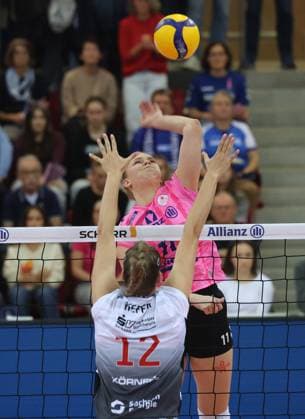 Stuttgart , Volleyball Bundesliga Allianz MTV Stuttgart vs. Dresdner SC , Pauline Martin ( Allianz )