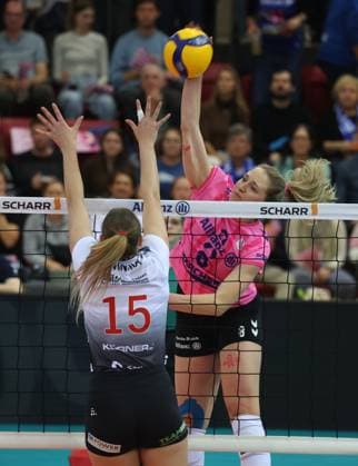 Stuttgart , Volleyball Bundesliga Allianz MTV Stuttgart vs. Dresdner SC , Eleanor Holthaus ( Allianz )