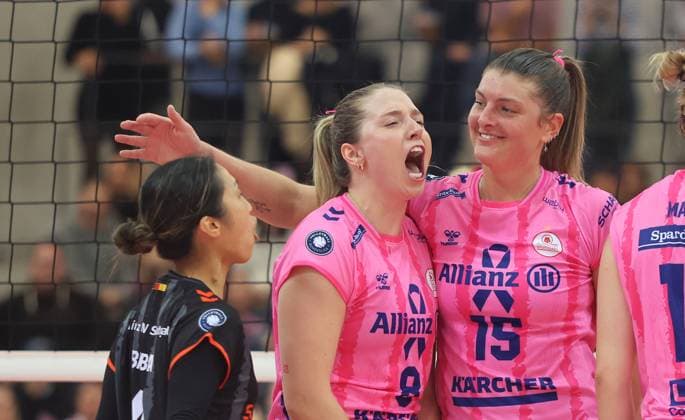Stuttgart , Volleyball Bundesliga Allianz MTV Stuttgart vs. Dresdner SC , von links: Yurika Bamba Eleanor Holthaus melani Shaffmaster ( Allianz )