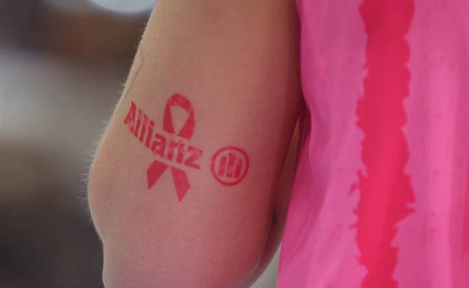 Stuttgart , Volleyball Bundesliga Allianz MTV Stuttgart vs. Dresdner SC , Aktion gegen Brustkrebs