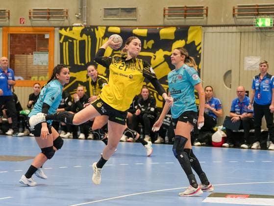 Kaja Kamp Nielsen (Borussia Dortmund, 21) beim Sprungwurf Borussia Dortmund vs. Thueringer HC, Handball, 1. Bundesliga Frauen, 7. Spieltag, Saison 2025 2026, 29.10.2025 Borussia Dortmund vs. Thueringer HC, Handball, 1. Bundesliga Frauen, 7. Spieltag, Saison 2025 2026, 29.10.2025 Dortmund Copyright: xEibner-Pressefoto DamianxKruczynx EP_DKI