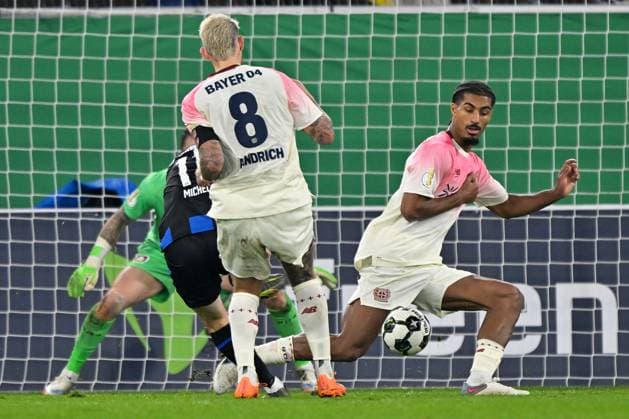 Paderborn, Home Deluxe Arena, 29.10.25, GER, Herren, DFB-Pokal, 2.Runde, Saison 2025-2026, SC Paderborn 07 - Bayer 04 Leverkusen Bild: Sven MICHEL (Paderborn) macht das Tor zum 2:1 DFB regulations prohibit any use of photographs as image sequences and or quasi-video. Nordrhein-Westfalen Deutschland