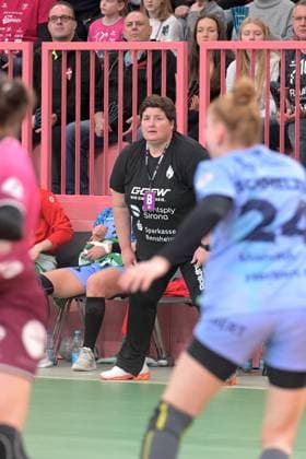Ilka Fickinger (HSG Bensheim Auerbach, Trainerin) TusSies Metzingen vs. HSG Bensheim Auerbach, Handball, Alsco HBF, 5.Ligaspieltag, Saison 2025 2026, 29.10.2025 TusSies Metzingen vs. HSG Bensheim Auerbach, Handball, Alsco HBF, 5.Ligaspieltag, Saison 2025 2026, 29.10.2025 Tuebingen Copyright: xEibner-Pressefoto TobiasxBaurx EP_TBR