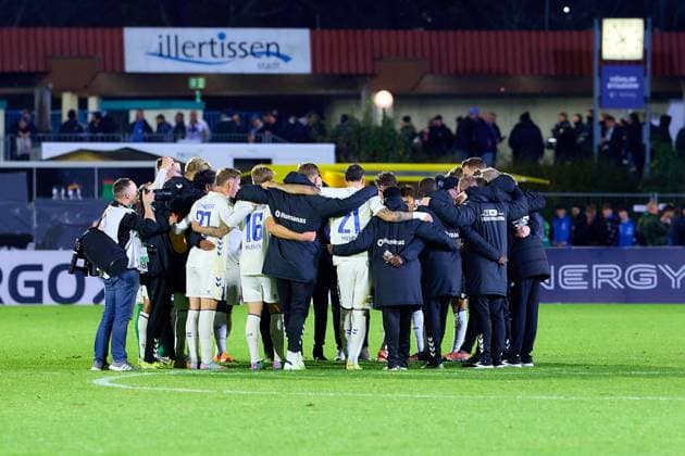 Spielerkreis der siegreichen Magdeburger GER, FV Illertissen 1921 e.V. vs 1. FC Magdeburg, Fussball, Herren DFB Pokal, 2. Runde, Saison 2025 2026, 29.10.2025 GER, FV Illertissen 1921 e.V. vs 1. FC Magdeburg, Fussball, Herren DFB Pokal, 2. Runde, Saison 2025 2026, 29.10.2025 Illertissen Copyright: xEibner-Pressefoto GeraldxOelze-dexStoppanyx EP_ODS