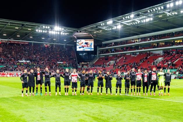 DFB Pokal: 1. FSV Mainz 05 vs. VfB Stuttgart, 29.10.2025 MAINZ, DEUTSCHLAND - OCTOBER 29: The Stuttgart players celebrate after the team s victory in the DFB Pokal match between DFB Pokal: 1. FSV Mainz 05 vs. VfB Stuttgart at MEWA Arena on matchday 2 of the DFB Pokal on October 29, 2025 in Mainz, Deutschland. DFL REGULATIONS PROHIBIT ANY USE OF PHOTOGRAPHS AS IMAGE SEQUENCES AND OR QUASI-VIDEO. Copyright: xBEAUTIFULxSPORTS Hahnex
