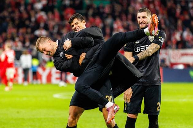 DFB Pokal: 1. FSV Mainz 05 vs. VfB Stuttgart, 29.10.2025 MAINZ, DEUTSCHLAND - OCTOBER 29: Maximilian Mittelstaedt (VfB Stuttgart, 7) and Chema (VfB Stuttgart, 30) and teammates celebrate after the team s victory in the DFB Pokal match between DFB Pokal: 1. FSV Mainz 05 vs. VfB Stuttgart at MEWA Arena on matchday 2 of the DFB Pokal on October 29, 2025 in Mainz, Deutschland. DFL REGULATIONS PROHIBIT ANY USE OF PHOTOGRAPHS AS IMAGE SEQUENCES AND OR QUASI-VIDEO. Copyright: xBEAUTIFULxSPORTS Hahnex