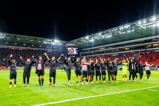 DFB Pokal: 1. FSV Mainz 05 vs. VfB Stuttgart, 29.10.2025 MAINZ, DEUTSCHLAND - OCTOBER 29: The Stuttgart players celebrate after the team s victory in the DFB Pokal match between DFB Pokal: 1. FSV Mainz 05 vs. VfB Stuttgart at MEWA Arena on matchday 2 of the DFB Pokal on October 29, 2025 in Mainz, Deutschland. DFL REGULATIONS PROHIBIT ANY USE OF PHOTOGRAPHS AS IMAGE SEQUENCES AND OR QUASI-VIDEO. Copyright: xBEAUTIFULxSPORTS Hahnex