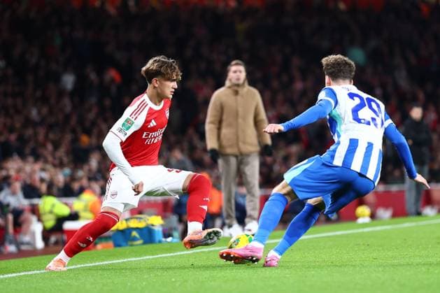Max Dowman of Arsenal takes on Maxim De Cuyper of Brighton & Hove Albion Arsenal v Brighton and Hove Albion, EFL Carabao Cup, Fourth Round, Football, Emirates Stadium, London, UK - 29 Oct 2025London Emirates Stadium United Kingdom EDITORIAL USE ONLY No use with unauthorised audio, video, data, fixture lists, club league logos or live services. Online in-match use limited to 120 images, no video emulation. No use in betting, games or single club league player publications. Copyright: xSimonxDael Shutterstockx 15627827p