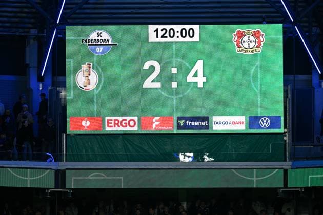Paderborn, Home Deluxe Arena, 29.10.25, GER, Herren, DFB-Pokal, 2.Runde, Saison 2025-2026, SC Paderborn 07 - Bayer 04 Leverkusen Bild: Anzeigetafel mit Endstand 2:4 DFB regulations prohibit any use of photographs as image sequences and or quasi-video. Nordrhein-Westfalen Deutschland