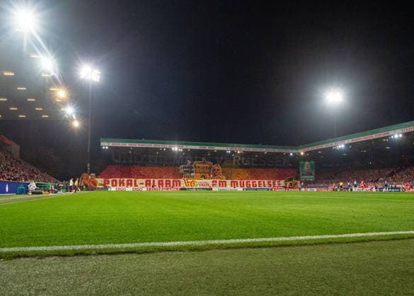 Fußball, Herren, Saison 2025 2026, DFB-Pokal (2. Runde), 1. FC Union Berlin - DSC Arminia Bielefeld, Fans von Union mit Choreografie, 29.10.2025, Copyright: xSebastianxRäppold MatthiasxKochx