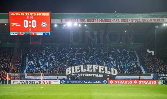 Fußball, Herren, Saison 2025 2026, DFB-Pokal (2. Runde), 1. FC Union Berlin - Arminia Bielefeld, Gästeblock, Fans von Bielefeld, 29.10.2025, Copyright: xMatthiasxKochx