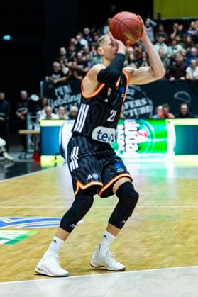 29.10.2025, xomx, Basketball BKT EuroCup 2025 2026, NINERS Chemnitz - ratiopharm ulm v.l. Thomas Klepeisz (Ratiopharm Ulm) am Ball. Einzelbild, Freisteller, Chemnitz