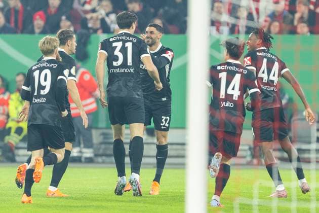 DFB Pokal, Fortuna Duesseldorf vs. SC Freiburg, 29.10.2025 DUESSELDORF, GERMANY - OCTOBER 29: Goal celebration of Igor Matanovic (SC Freiburg, 31) and Vincenzo Grifo (SC Freiburg, 32) after scoring the 1:0 goal during the DFB Pokal match between Fortuna Duesseldorf and SC Freiburg in the second round of DFB Pokal at Merkur-Spiel-Arena on October 29, 2025 in Duesseldorf, Germany. DFL regulations prohibit any use of photographs as image sequences and or quasi-video Copyright: xBEAUTIFULxSPORTS Meuselx