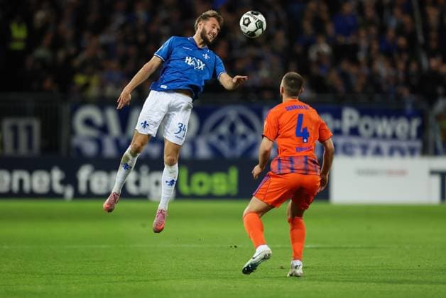 29.10.2025, xdcx, Fussball DFB-Pokal 2. Runde, SV Darmstadt 98 - FC Schalke 04, emonline, emspor, despor, v.l., Killian Corredor (SV Darmstadt 98), Hasan Kurucay (FC Schalke 04) DFL DFB REGULATIONS PROHIBIT ANY USE OF PHOTOGRAPHS AS IMAGE SEQUENCES AND OR QUASI-VIDEO. Copyright: HMBxMedia Claus