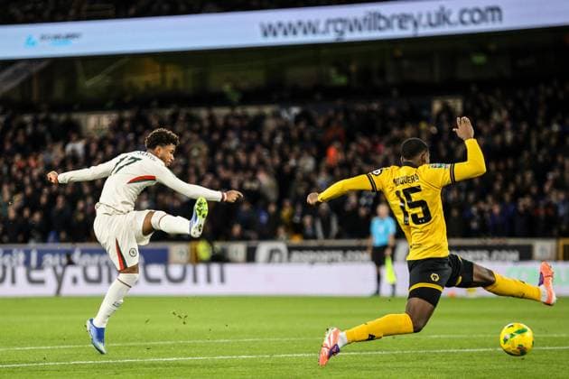Andrey Santos (17 Chelsea) scores a goal for Chelsea during the Carabao Cup football match between Wolverhampton Wanderers and Chelsea at Molineux stadium in Wolverhampton, England Copyright: xNataliexMincher SPPx Sportspressphoto_SPR53036