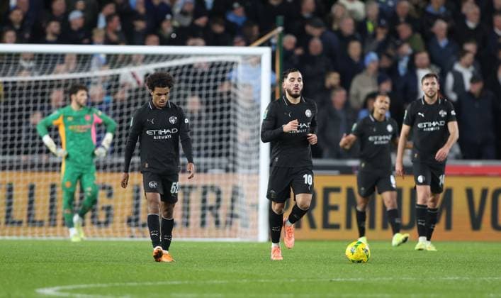 Manchester City players look dejected after Goncalo Franco of Swansea City scores a goal to make the score 1-0 Swansea City v Manchester City, EFL Carabao Cup, Fourth Round, Football, Swansea.com Stadium, Swansea, UK - 29 Oct 2025Swansea Swansea.com Stadium United Kingdom EDITORIAL USE ONLY No use with unauthorised audio, video, data, fixture lists, club league logos or live services. Online in-match use limited to 120 images, no video emulation. No use in betting, games or single club league player publications. Copyright: xKieranxMcManus Shutterstockx 15627840y