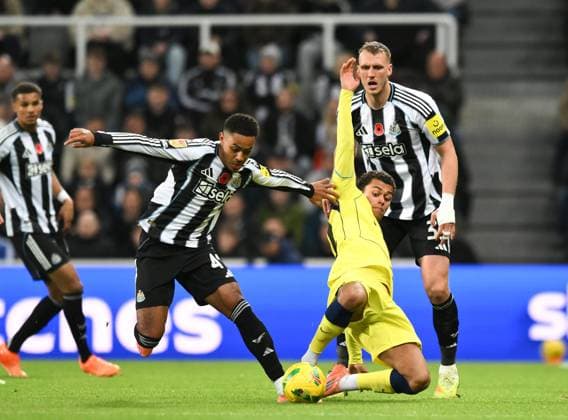 Brennan Johnson of Tottenham Hotspur gets to the ball ahead of Jacob Ramsey of Newcastle United Newcastle United v Tottenham Hotspur, EFL Carabao Cup, Fourth Round, Football, St James Park, Newcastle, UK - 29 Oct 2025Newcastle St James Park United Kingdom EDITORIAL USE ONLY No use with unauthorised audio, video, data, fixture lists, club league logos or live services. Online in-match use limited to 120 images, no video emulation. No use in betting, games or single club league player publications. Copyright: xRichardxLee Shutterstockx 15627852ai