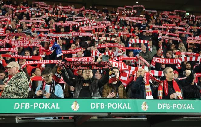 Unionfans auf der Haupttribüne Fußball Fussball DFB Pokal 2.Runde Herren Saison 2025 2026 29.10.2025 1.FC Union Berlin FCU vs. DSC Arminia Bielefeld DFL regulations prohibit any use of photographs as image sequences and or quasi-video.