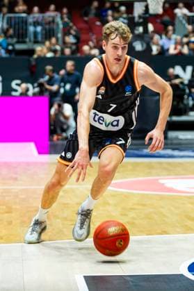 29.10.2025, xomx, Basketball BKT EuroCup 2025 2026, NINERS Chemnitz - ratiopharm ulm v.l. Tobias Jensen (Ratiopharm Ulm) am Ball. Einzelbild, Freisteller, Chemnitz