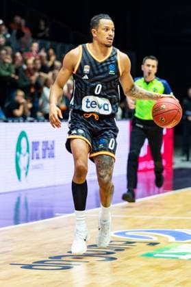 29.10.2025, xomx, Basketball BKT EuroCup 2025 2026, NINERS Chemnitz - ratiopharm ulm v.l. Nelson Weidemann (Ratiopharm Ulm) am Ball. Chemnitz