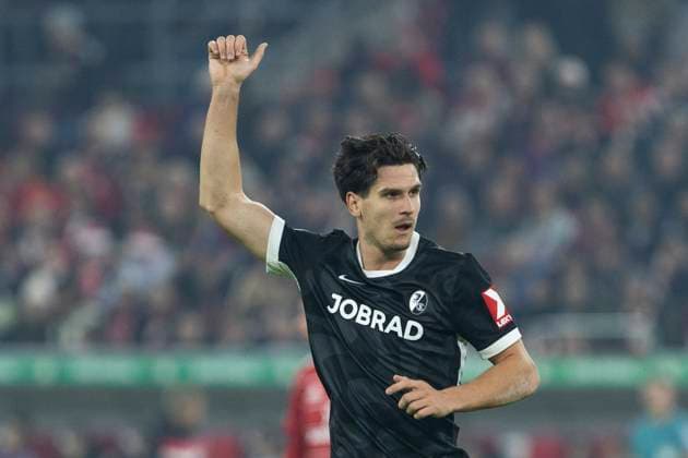 DFB Pokal, Fortuna Duesseldorf vs. SC Freiburg, 29.10.2025 DUESSELDORF, GERMANY - OCTOBER 29: Igor Matanovic (SC Freiburg, 31) with a thumbs-up-gesture during the DFB Pokal match between Fortuna Duesseldorf and SC Freiburg in the second round of DFB Pokal at Merkur-Spiel-Arena on October 29, 2025 in Duesseldorf, Germany. DFL regulations prohibit any use of photographs as image sequences and or quasi-video Copyright: xBEAUTIFULxSPORTS Meuselx