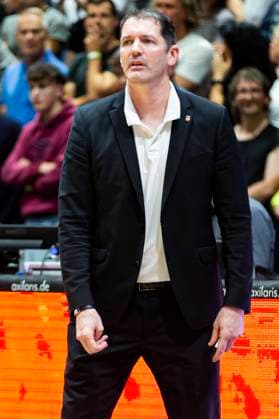 29.10.2025, xomx, Basketball BKT EuroCup 2025 2026, NINERS Chemnitz - ratiopharm ulm v.l. Ty Harrelson (Ratiopharm Ulm Trainer) Chemnitz