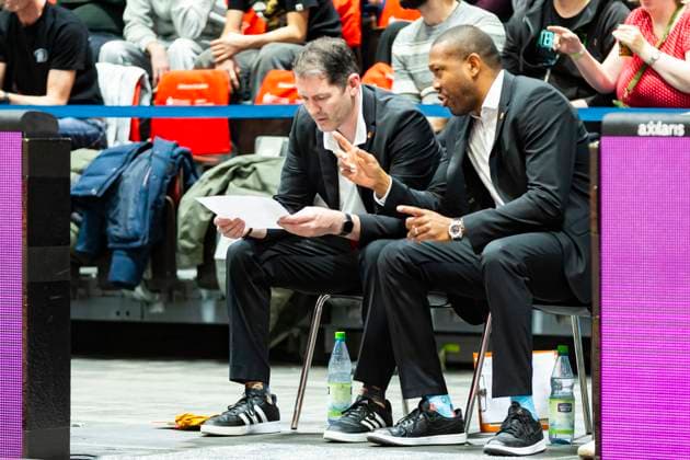 29.10.2025, xomx, Basketball BKT EuroCup 2025 2026, NINERS Chemnitz - ratiopharm ulm v.l. Ty Harrelson (Ratiopharm Ulm Trainer) Chemnitz