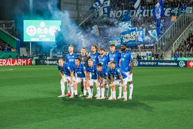 29.10.2025, xhettx, Fussball DFB Pokal 2.Runde, SV Darmstadt 98 - FC Schalke 04 v.l. Darmstadt Mannschaft (DFL DFB REGULATIONS PROHIBIT ANY USE OF PHOTOGRAPHS as IMAGE SEQUENCES and or QUASI-VIDEO) Darmstadt