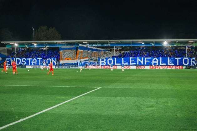 29.10.2025, xhettx, Fussball DFB Pokal 2.Runde, SV Darmstadt 98 - FC Schalke 04 v.l. Choreo Heimkurve (DFL DFB REGULATIONS PROHIBIT ANY USE OF PHOTOGRAPHS as IMAGE SEQUENCES and or QUASI-VIDEO) Darmstadt