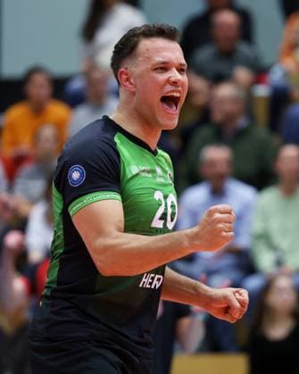 BAU 29.10.2025 Ludwigsburg Volleyball Barock Volleys MTV Ludwigsburg vs. ASV Dachau, Jeffrey Klok (LB) jubelt und ballt die Faust