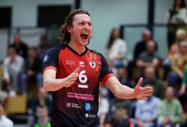 BAU 29.10.2025 Ludwigsburg Volleyball Barock Volleys MTV Ludwigsburg vs. ASV Dachau, Ben-Simon Bonin (LB) jubelt