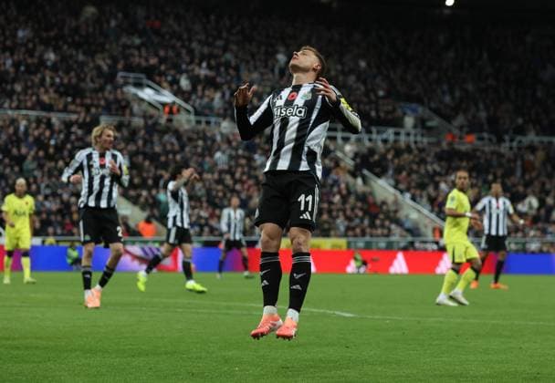 Newcastle Upon Tyne, England, 29th October 2025. Harvey Barnes of Newcastle United reacts after a missed chance during the Newcastle United vs Tottenham Hotspur Carabao Cup match at St. James Park, Newcastle Upon Tyne. Picture credit should read: Nigel Roddis Sportimage EDITORIAL USE ONLY. No use with unauthorised audio, video, data, fixture lists, club league logos or live services. Online in-match use limited to 120 images, no video emulation. No use in betting, games or single club league player publications. SPI_016_NR_NEWC_TOTE SPI-4248-0016