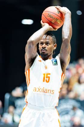 29.10.2025, xomx, Basketball BKT EuroCup 2025 2026, NINERS Chemnitz - ratiopharm ulm v.l. Tyron Brewer (Niners Chemnitz) am Ball. Portrait, Portraet, Chemnitz