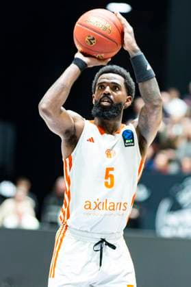 29.10.2025, xomx, Basketball BKT EuroCup 2025 2026, NINERS Chemnitz - ratiopharm ulm v.l. Corey Davis Jr. (Niners Chemnitz) am Ball. Einzelbild, Freisteller, Chemnitz