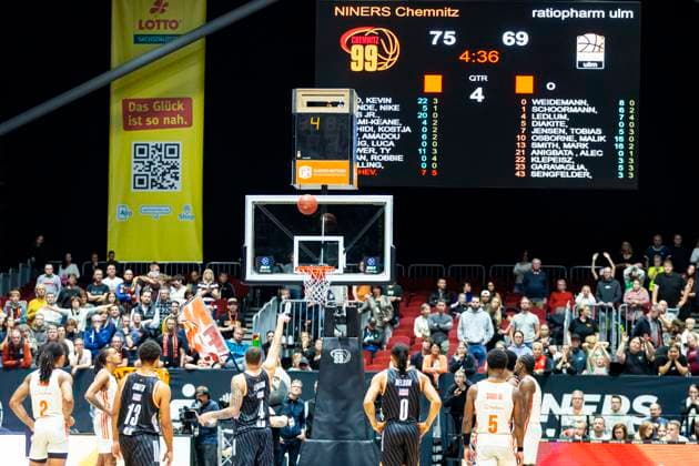 29.10.2025, xomx, Basketball BKT EuroCup 2025 2026, NINERS Chemnitz - ratiopharm ulm v.l. Christopher Ledlum (Ratiopharm Ulm) am Ball. Chemnitz