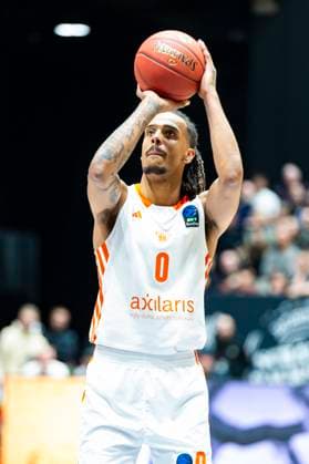 29.10.2025, xomx, Basketball BKT EuroCup 2025 2026, NINERS Chemnitz - ratiopharm ulm v.l. Kevin Yebo (Niners Chemnitz) am Ball. Portrait, Portraet, Chemnitz