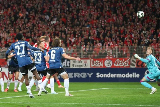 29.10.2025, xtgx, Fussball - DFB Pokal 2.Runde Union Berlin - Arminia Bielefeld emspor, v.l. Tor zum 1:0 durch Leopold Querfeld (Union Berlin, 14) (DFL DFB REGULATIONS PROHIBIT ANY USE OF PHOTOGRAPHS as IMAGE SEQUENCES and or QUASI-VIDEO) Berlin