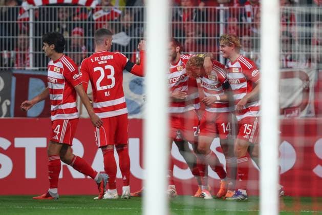 29.10.2025, xtgx, Fussball - DFB Pokal 2.Runde Union Berlin - Arminia Bielefeld emspor, v.l. Jubel nach dem 1:0 durch Leopold Querfeld (Union Berlin, 14) (DFL DFB REGULATIONS PROHIBIT ANY USE OF PHOTOGRAPHS as IMAGE SEQUENCES and or QUASI-VIDEO) Berlin