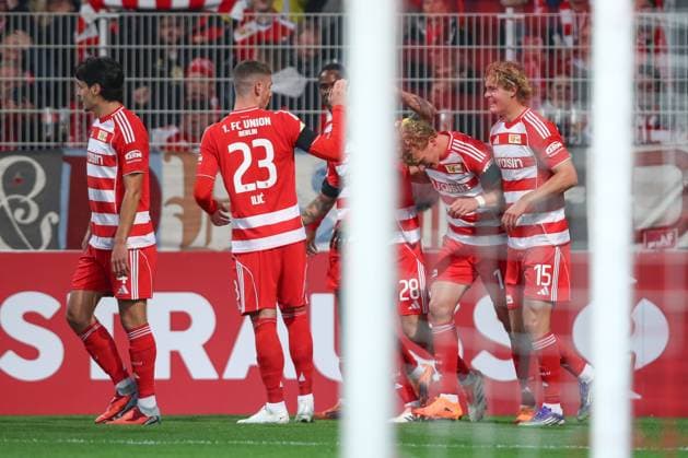29.10.2025, xtgx, Fussball - DFB Pokal 2.Runde Union Berlin - Arminia Bielefeld emspor, v.l. Jubel nach dem 1:0 durch Leopold Querfeld (Union Berlin, 14) (DFL DFB REGULATIONS PROHIBIT ANY USE OF PHOTOGRAPHS as IMAGE SEQUENCES and or QUASI-VIDEO) Berlin