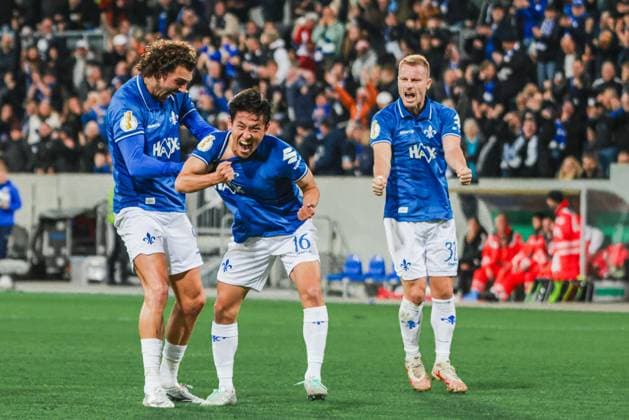 29.10.2025, xhettx, Fussball DFB Pokal 2.Runde, SV Darmstadt 98 - FC Schalke 04 v.l. ubel über das 1:0 durch Hiroki Akiyama (SV Darmstadt 98, 16) (DFL DFB REGULATIONS PROHIBIT ANY USE OF PHOTOGRAPHS as IMAGE SEQUENCES and or QUASI-VIDEO) Darmstadt