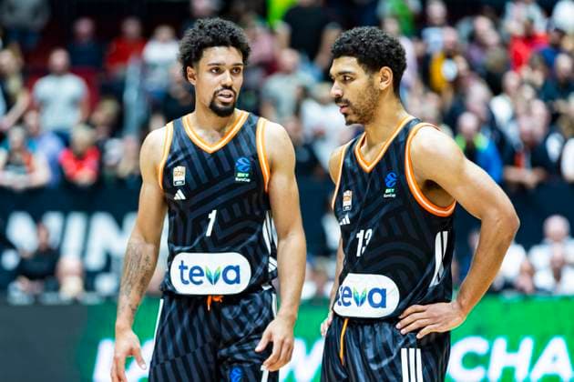 29.10.2025, xomx, Basketball BKT EuroCup 2025 2026, NINERS Chemnitz - ratiopharm ulm v.l. Len Schoorma (Ratiopharm Ulm) und Mark Smith (Ratiopharm Ulm) Chemnitz